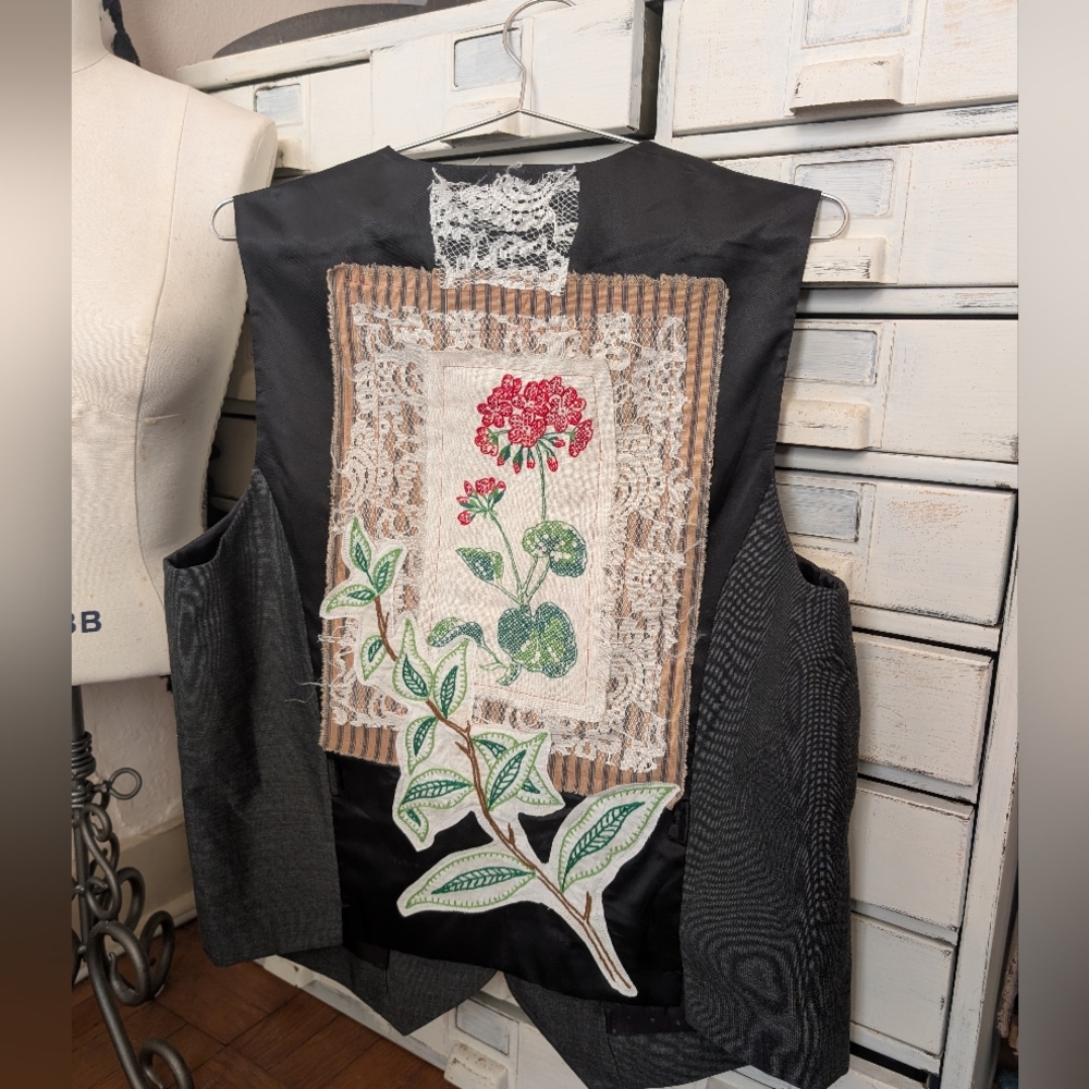 Upcycled Vest w floral embroidery piece, vintage lace, Boho Hippie HANDMADE ITEM - Picture 5 of 5
